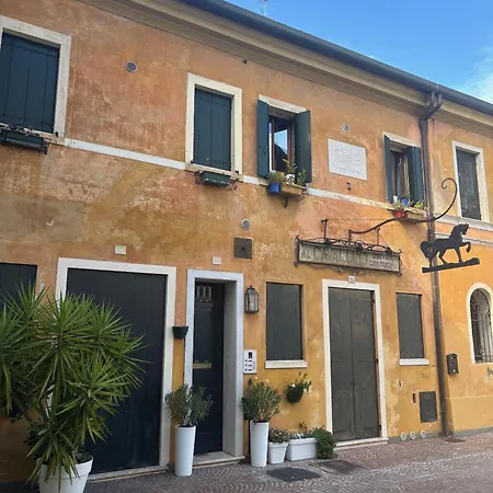 Borgo Cavour Santi40 *