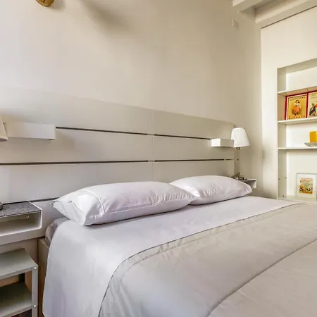 Borgo Cavour Santi40