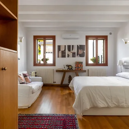 Borgo Cavour Santi40 * Treviso