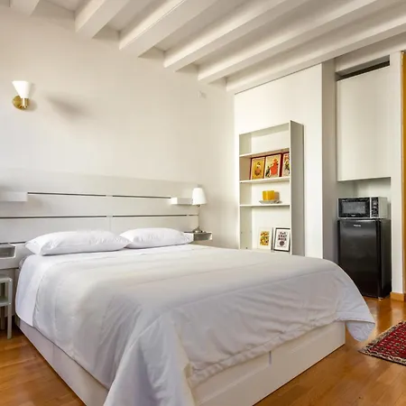 Borgo Cavour Santi40