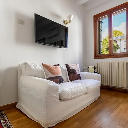 Borgo Cavour Santi40 *