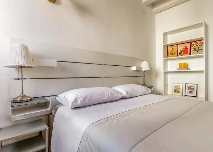 Borgo Cavour Santi40