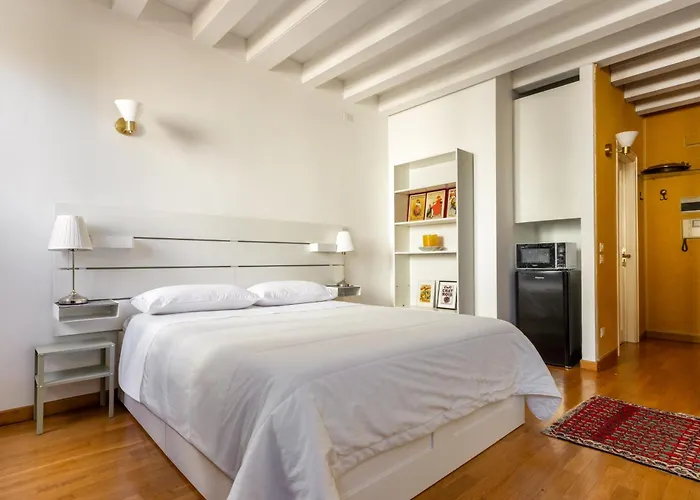 Borgo Cavour Santi40