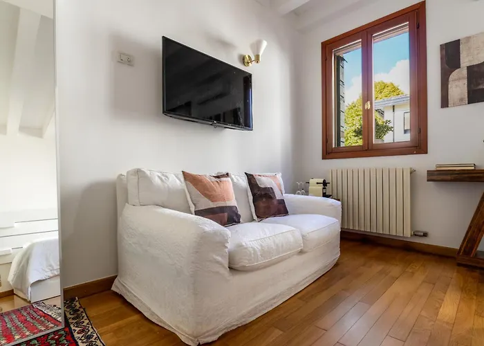 Borgo Cavour Santi40 *